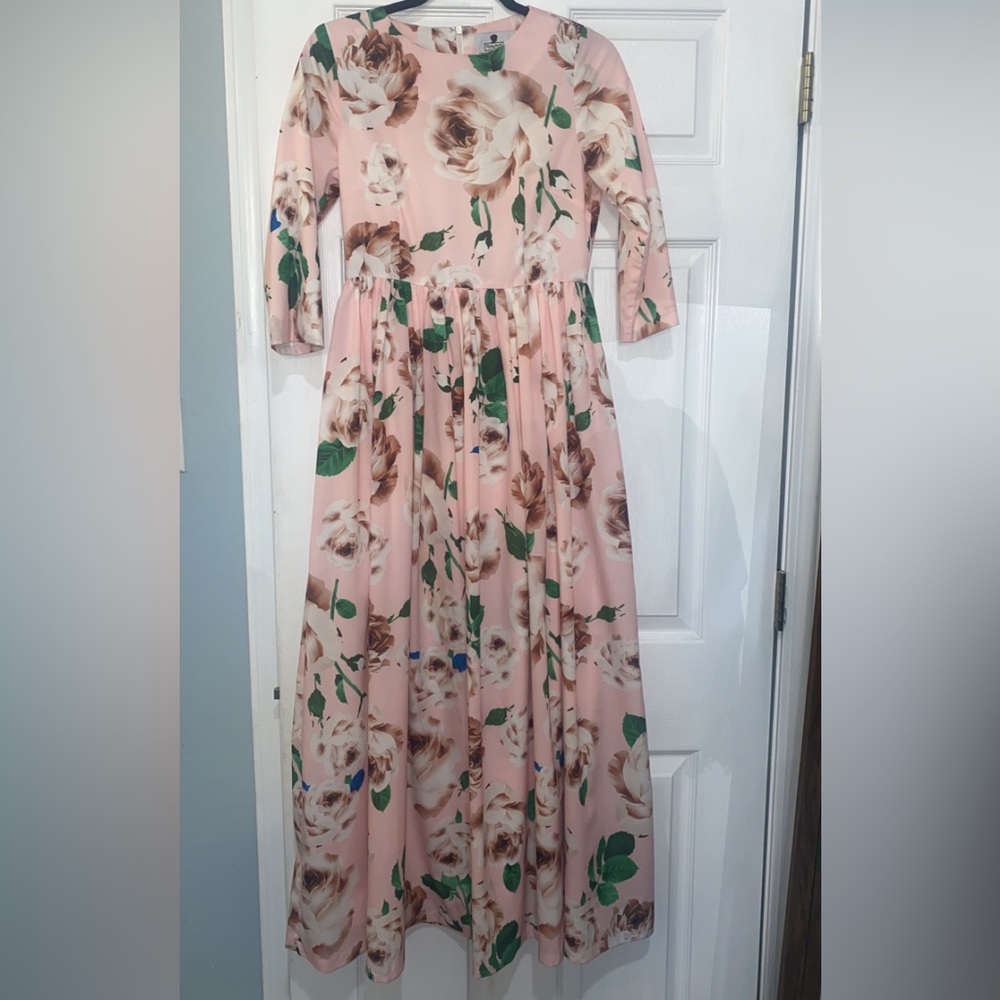 Dainty Jewells size small, maxi length